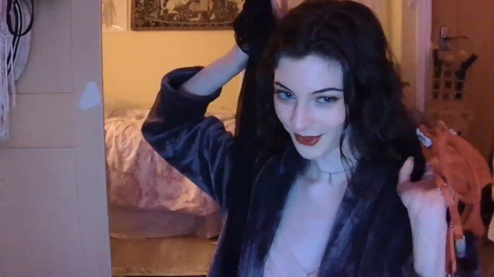 Gallery image thumbnail from viola__'s myfreecams stream on, 02/10/2023, 17:49 image 16 of 20