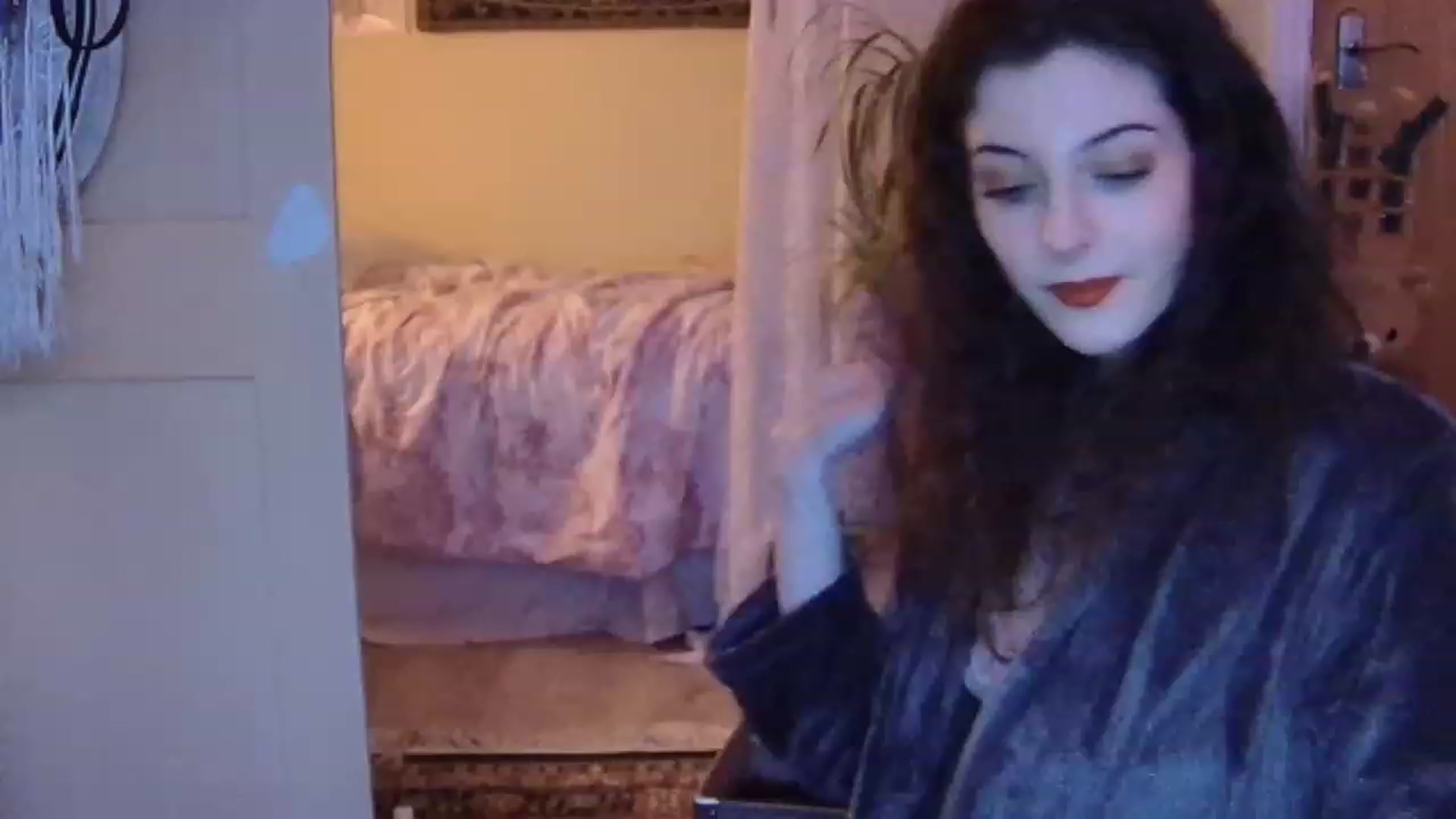 Gallery image thumbnail from viola__'s myfreecams stream on, 02/10/2023, 17:49 image 6 of 20