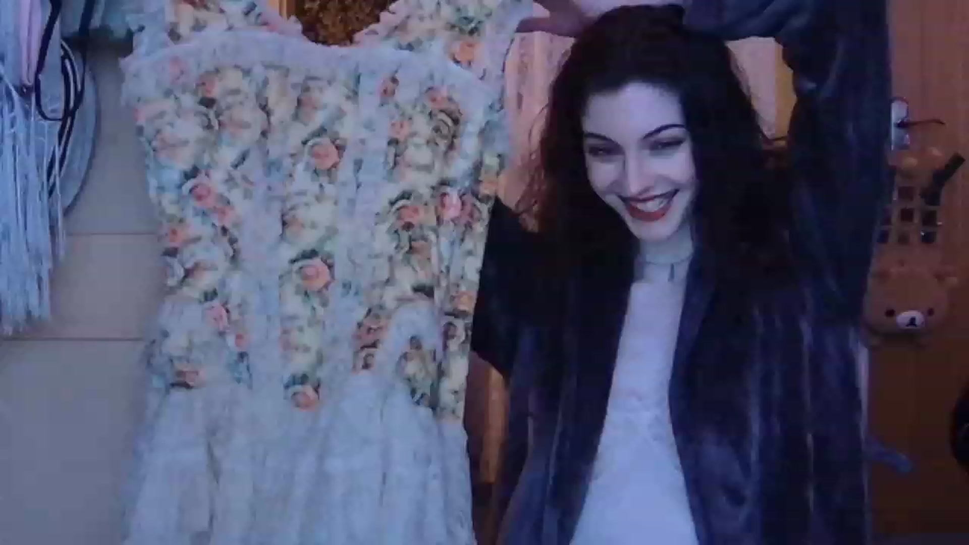 Gallery image thumbnail from viola__'s myfreecams stream on, 02/10/2023, 17:49 image 1 of 20