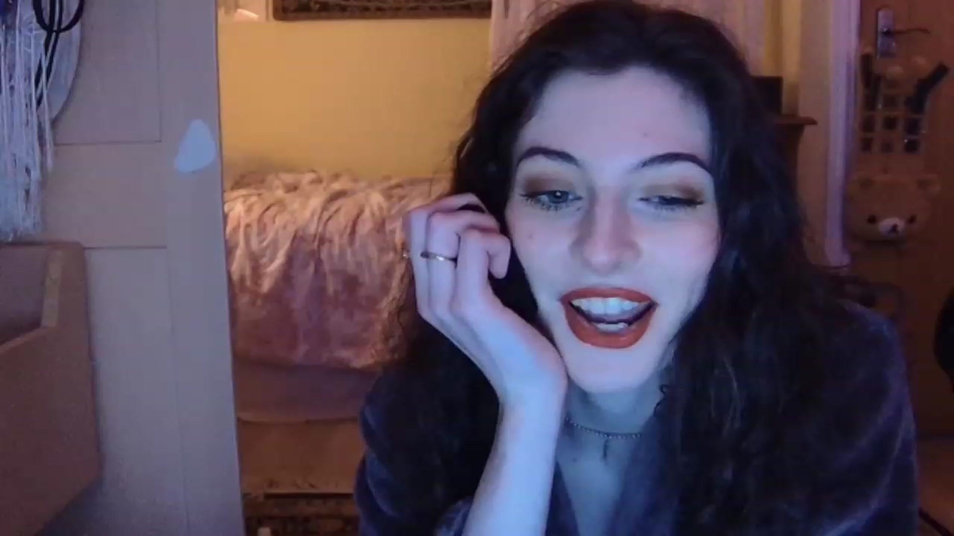 Gallery image thumbnail from viola__'s myfreecams stream on, 02/10/2023, 17:49 image 10 of 20