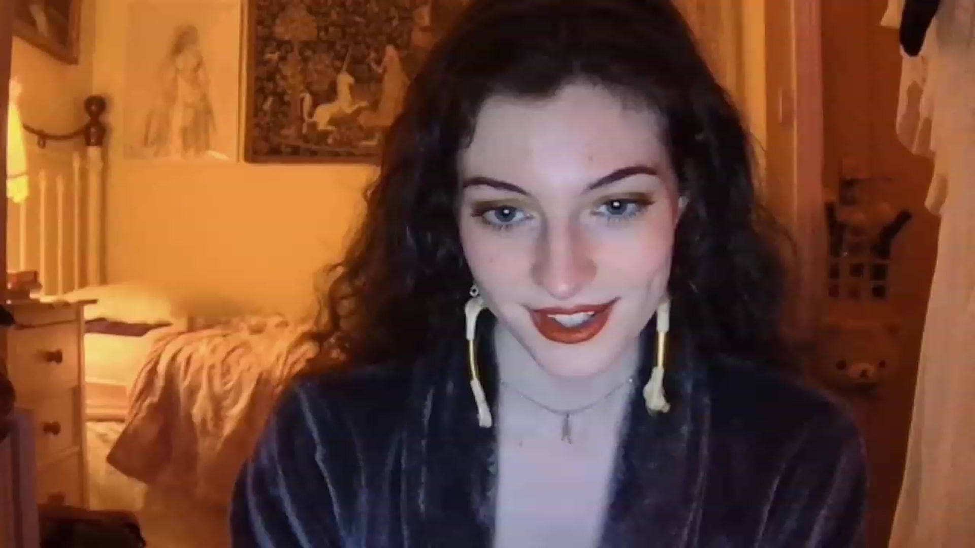 Gallery image thumbnail from viola__'s myfreecams stream on, 02/10/2023, 19:42 image 1 of 20