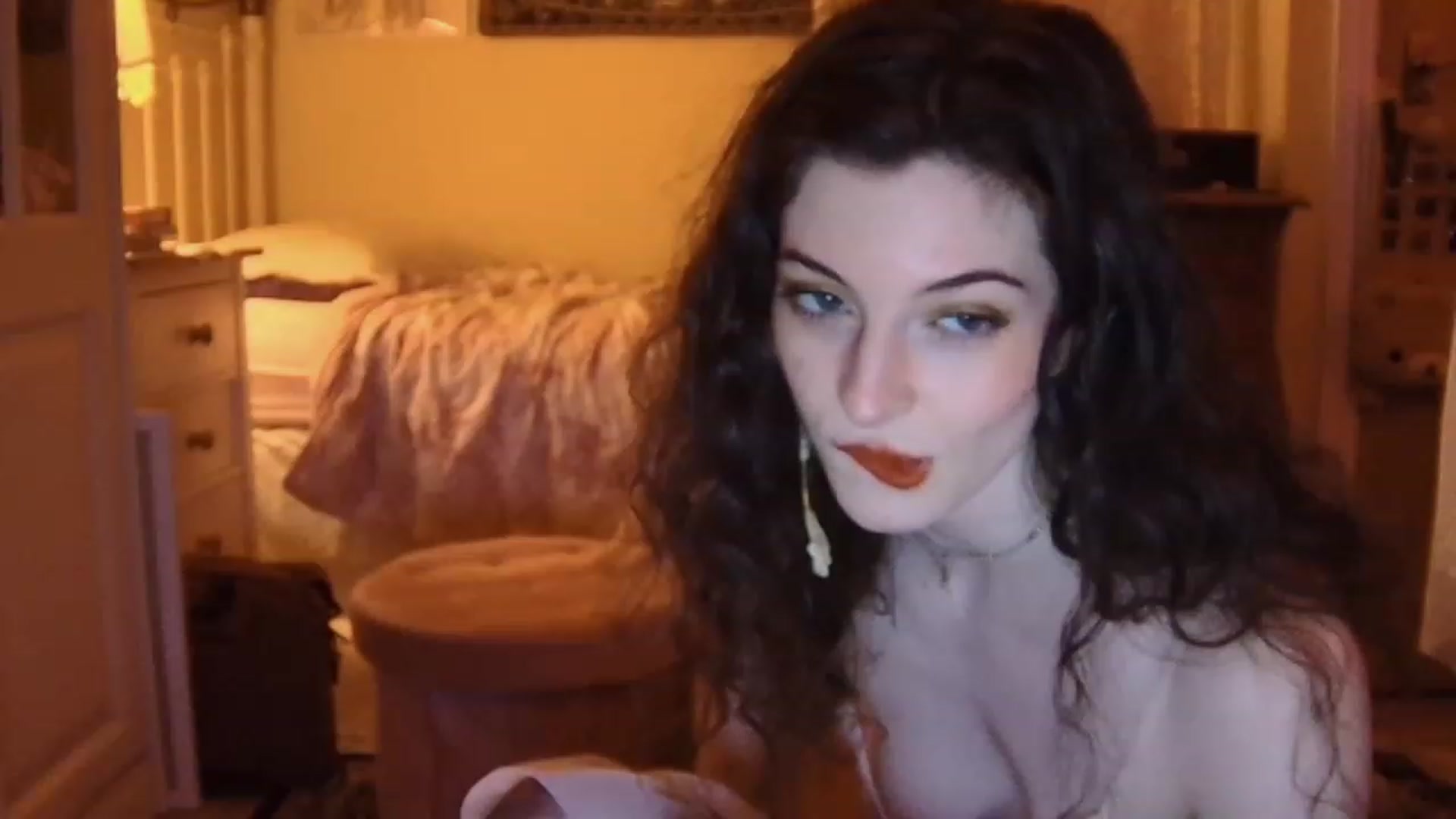 Gallery image thumbnail from viola__'s myfreecams stream on, 02/10/2023, 19:42 image 17 of 20