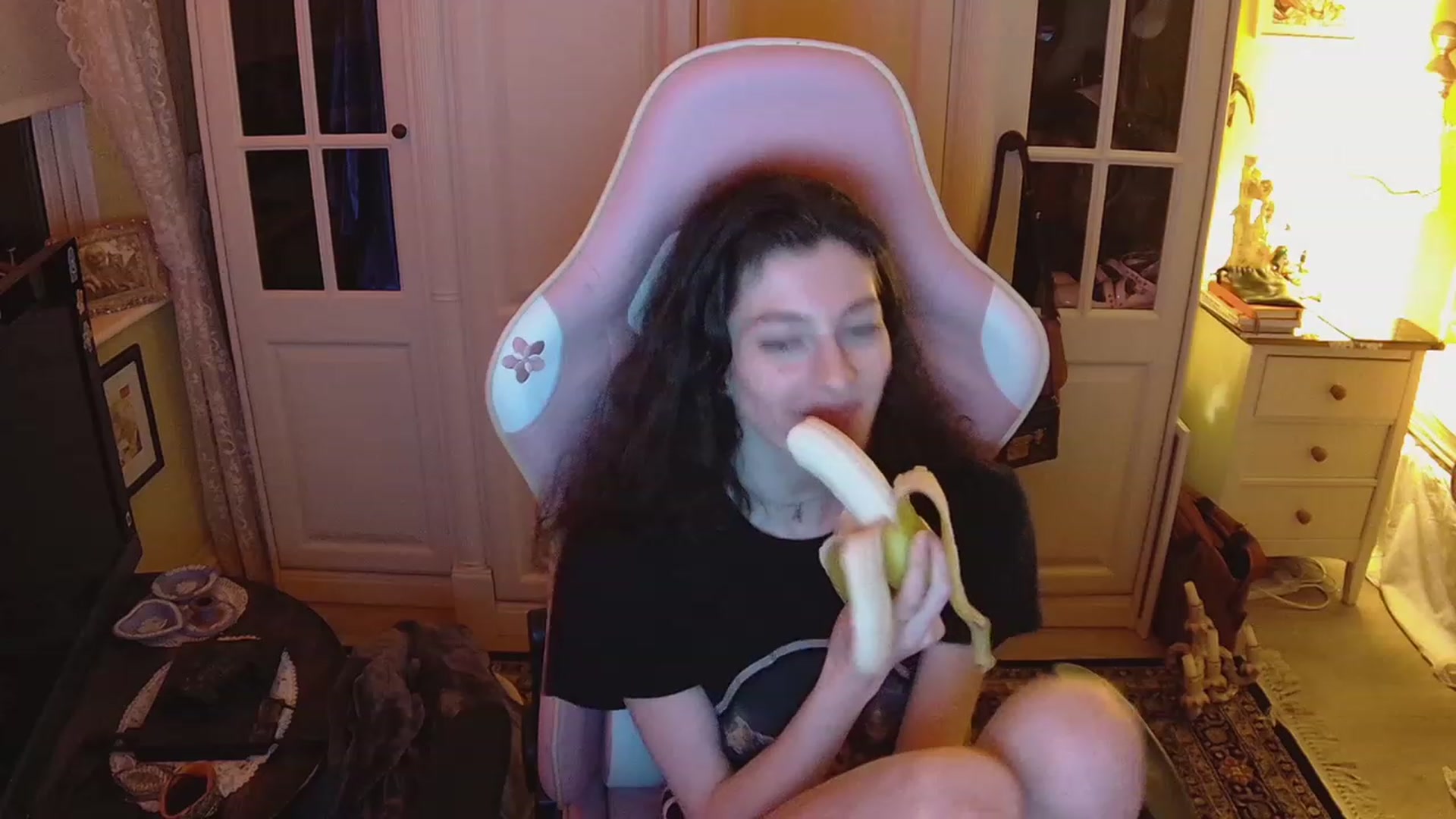 Gallery image thumbnail from viola__'s myfreecams stream on, 02/15/2023, 23:23 image 19 of 20