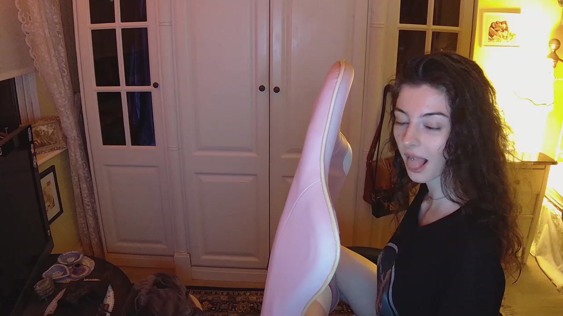 Gallery image thumbnail from viola__'s myfreecams stream on, 02/15/2023, 23:23 image 11 of 20