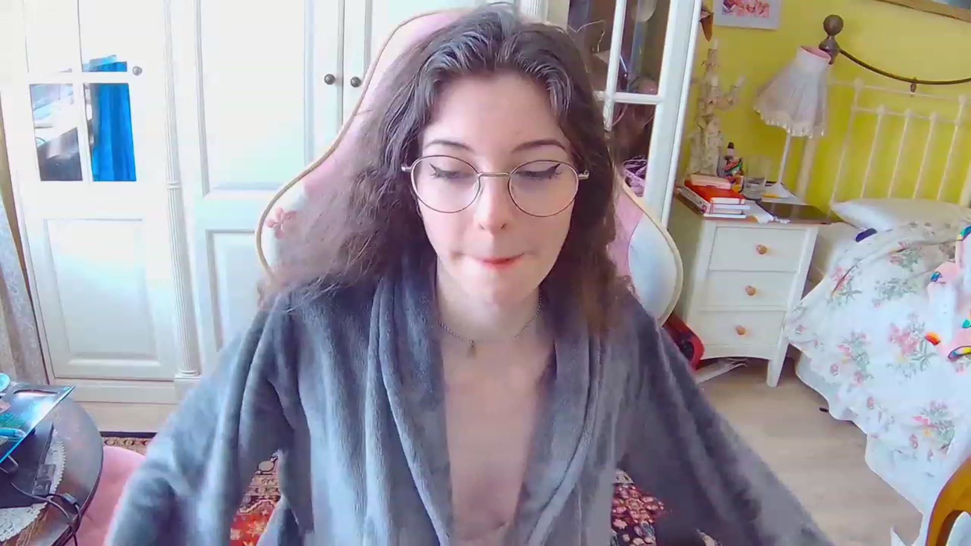 Gallery image thumbnail from viola__'s myfreecams stream on, 02/22/2023, 12:45 image 18 of 20