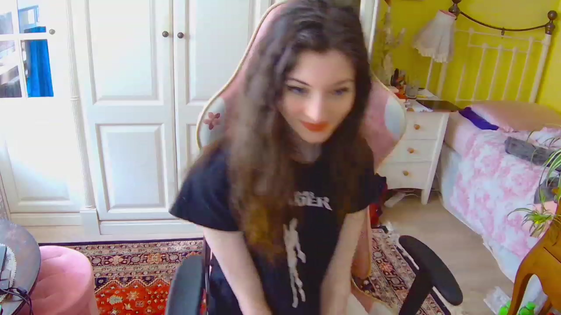 Gallery image thumbnail from viola__'s myfreecams stream on, 02/24/2023, 16:14 image 17 of 20