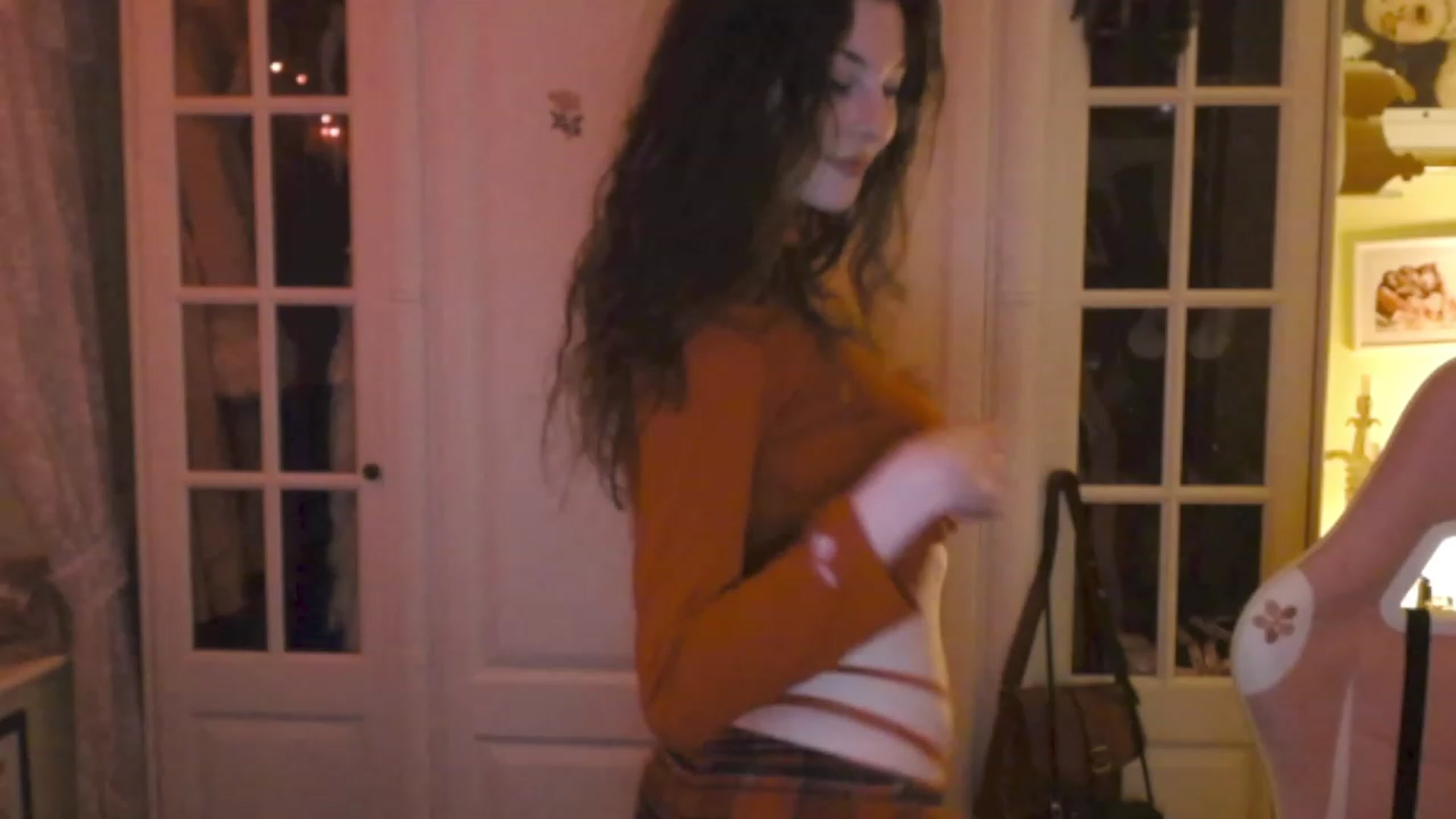 Gallery image thumbnail from viola__'s myfreecams stream on, 03/01/2023, 22:35 image 14 of 20