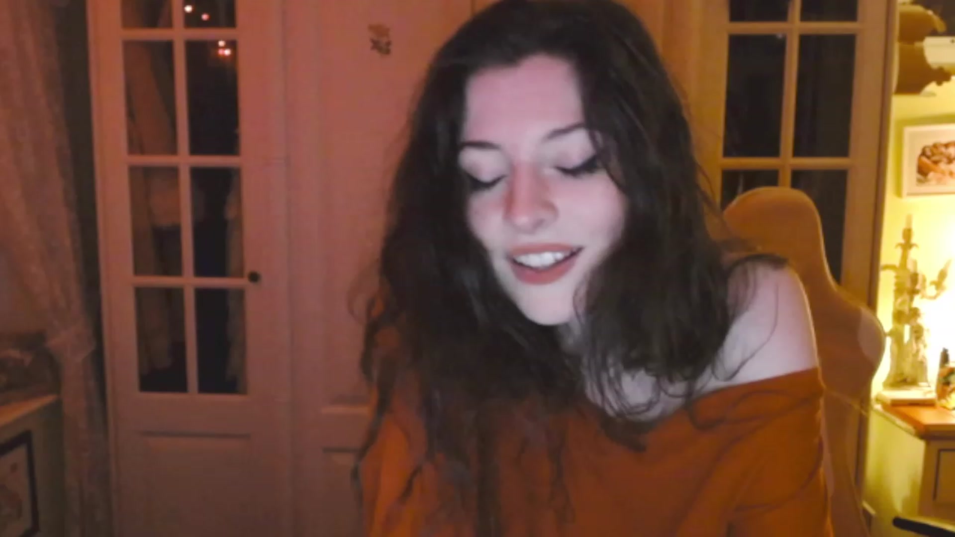 Gallery image thumbnail from viola__'s myfreecams stream on, 03/01/2023, 22:35 image 15 of 20