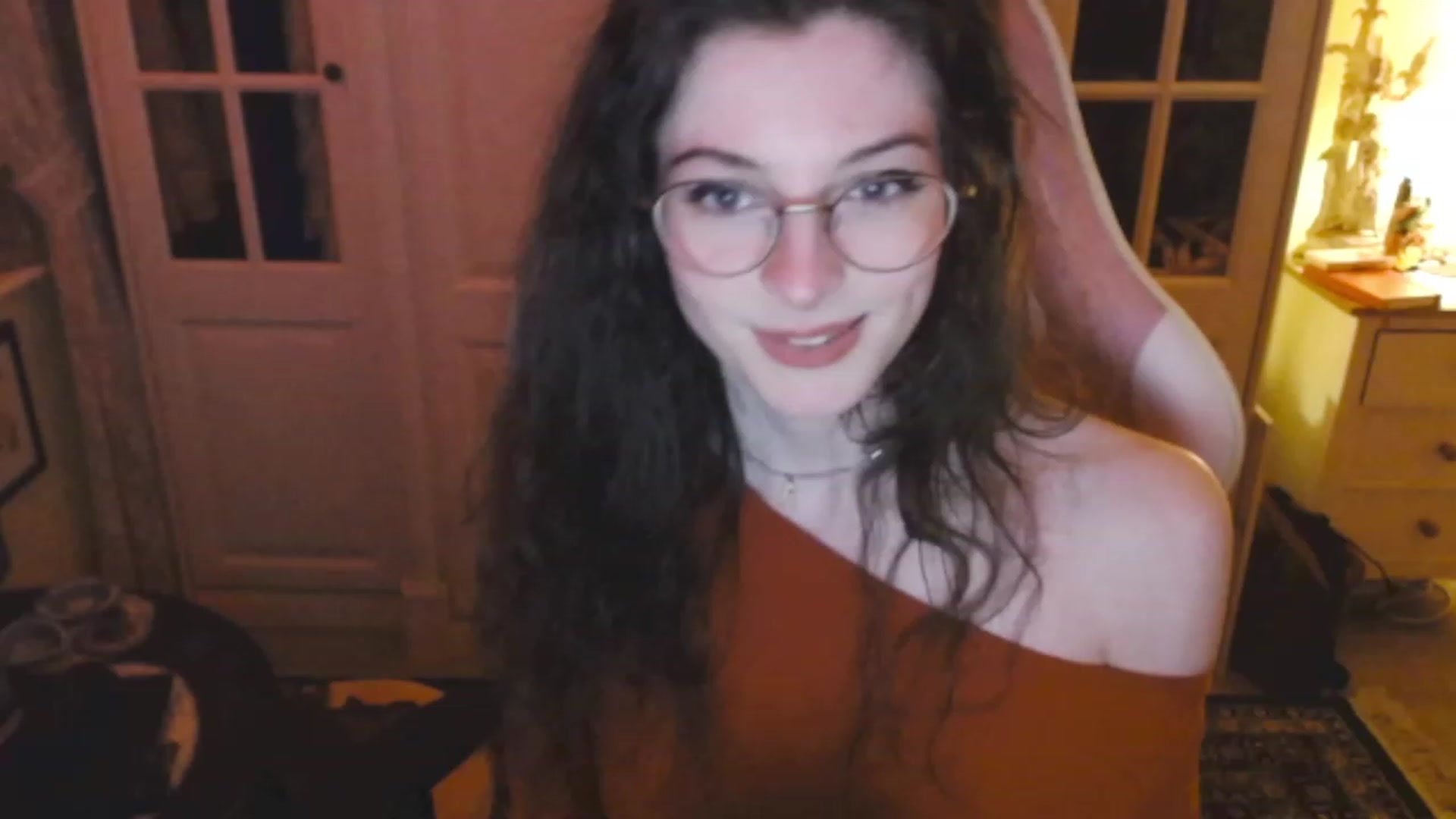 Gallery image thumbnail from viola__'s myfreecams stream on, 03/01/2023, 22:35 image 2 of 20