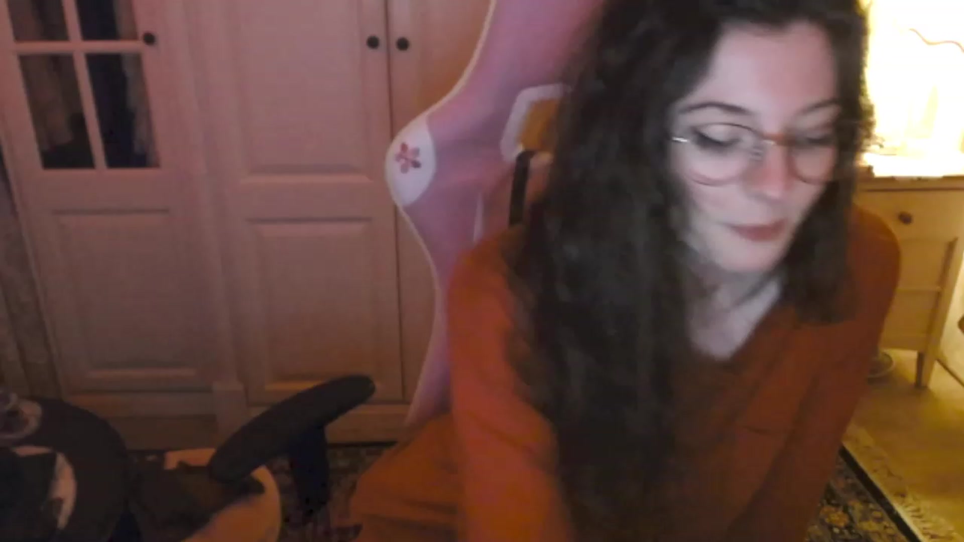 Gallery image thumbnail from viola__'s myfreecams stream on, 03/01/2023, 22:35 image 3 of 20