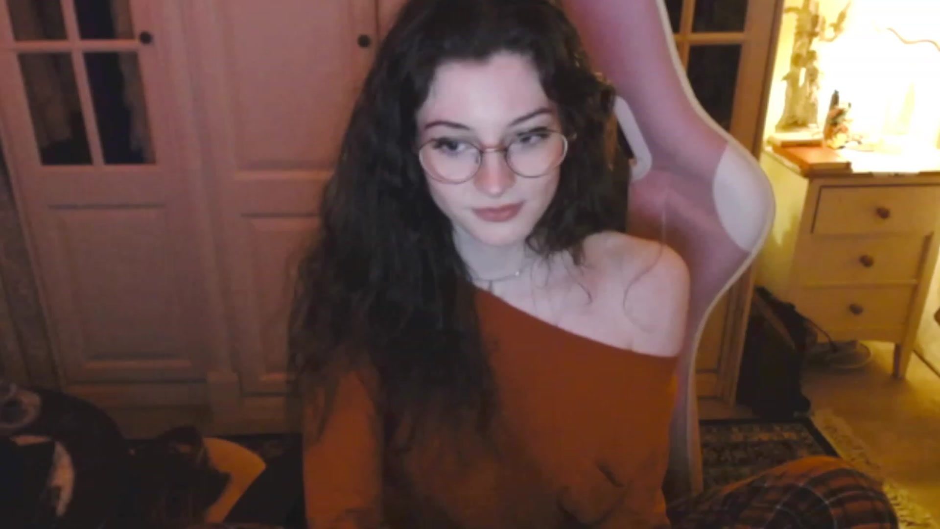 Gallery image thumbnail from viola__'s myfreecams stream on, 03/01/2023, 22:35 image 4 of 20