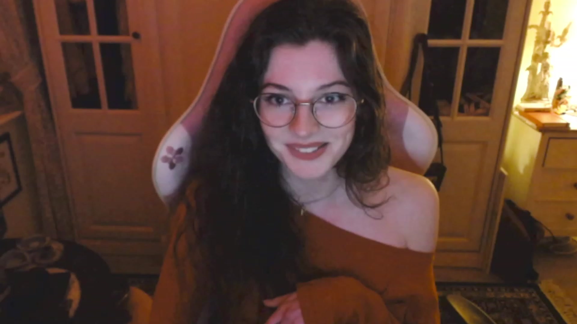 Gallery image thumbnail from viola__'s myfreecams stream on, 03/01/2023, 22:35 image 11 of 20