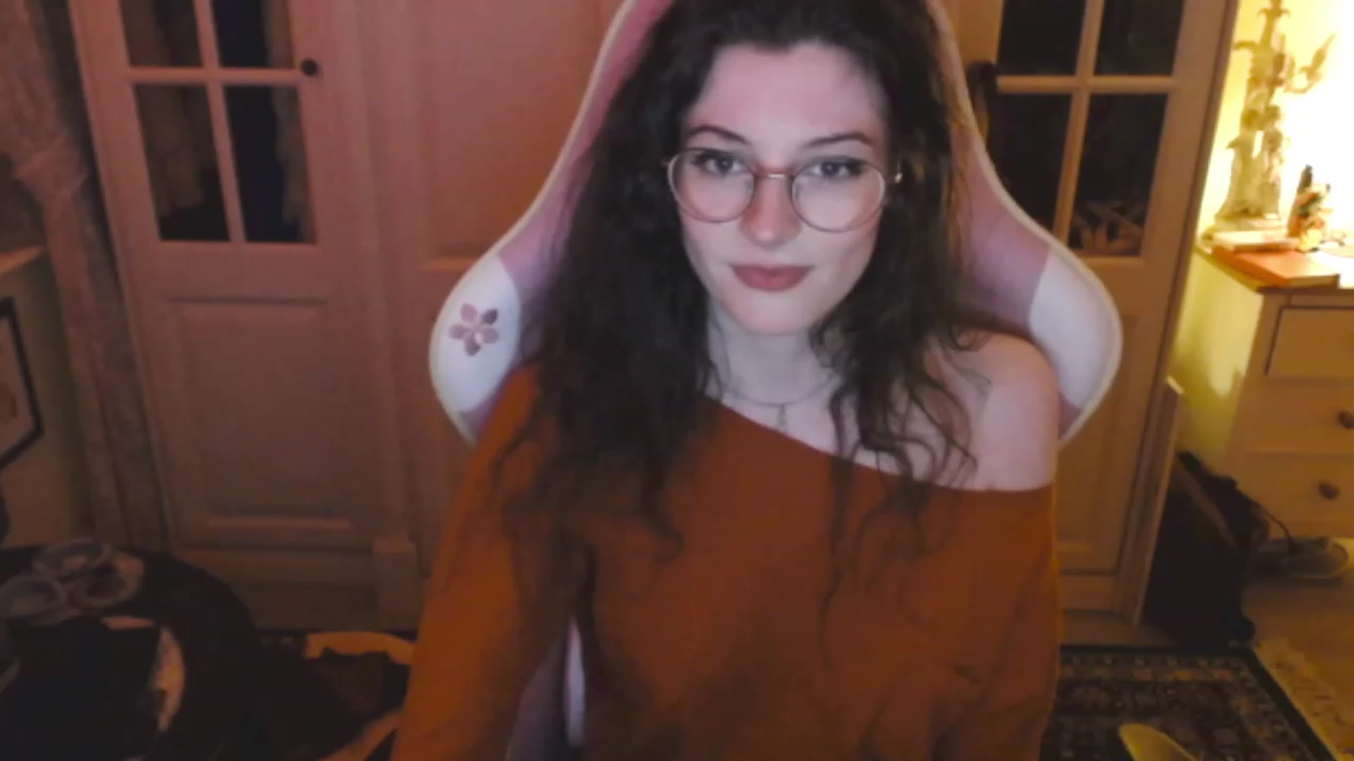 Gallery image thumbnail from viola__'s myfreecams stream on, 03/01/2023, 22:35 image 1 of 20