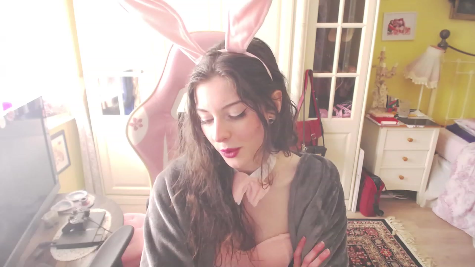 Gallery image thumbnail from viola__'s myfreecams stream on, 03/03/2023, 14:50 image 18 of 20