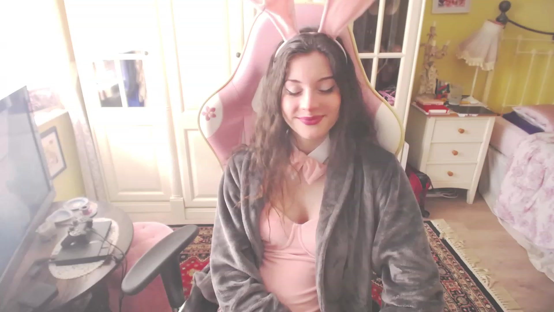 Gallery image thumbnail from viola__'s myfreecams stream on, 03/03/2023, 14:50 image 4 of 20