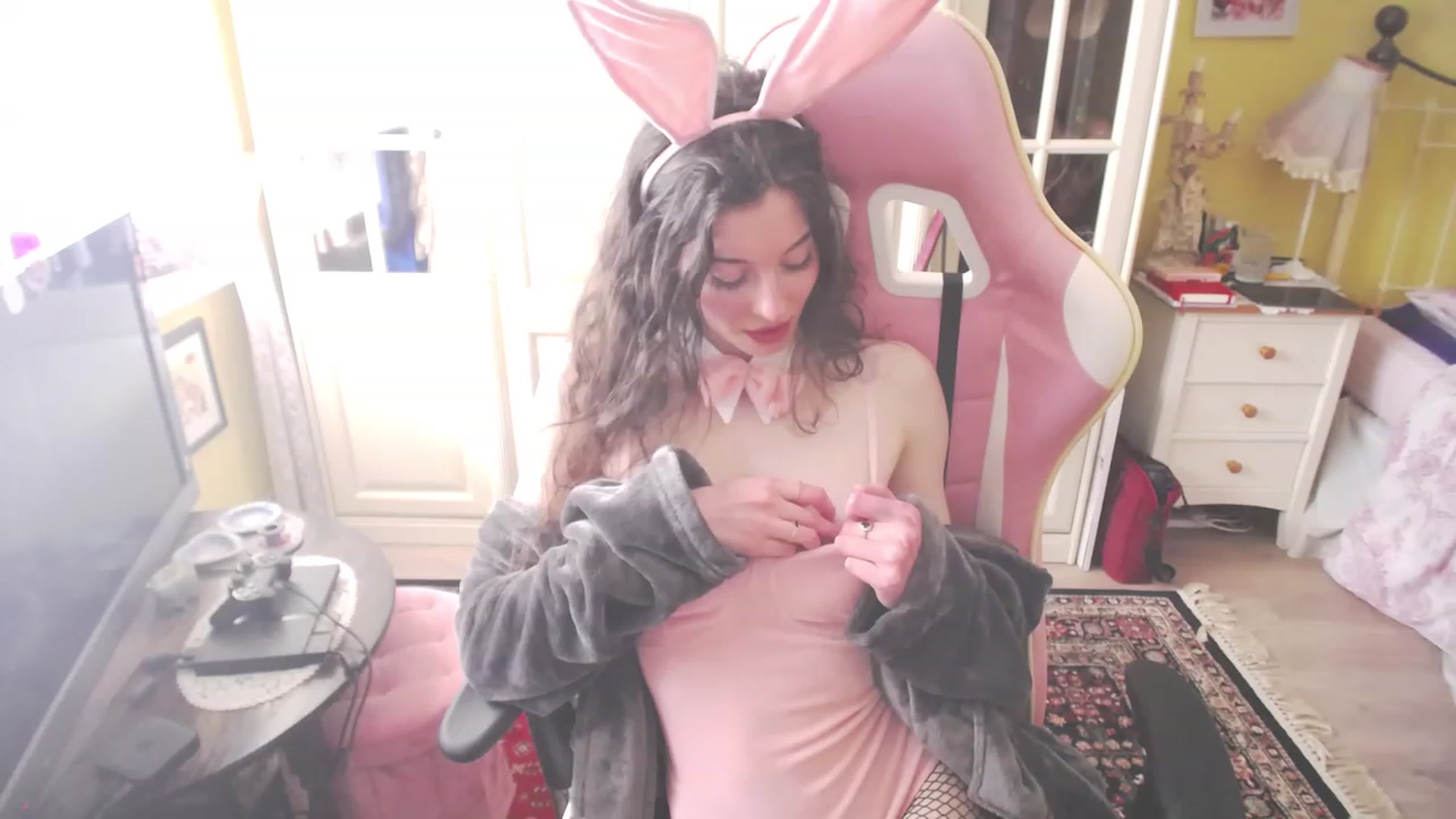 Gallery image thumbnail from viola__'s myfreecams stream on, 03/03/2023, 17:34 image 6 of 20