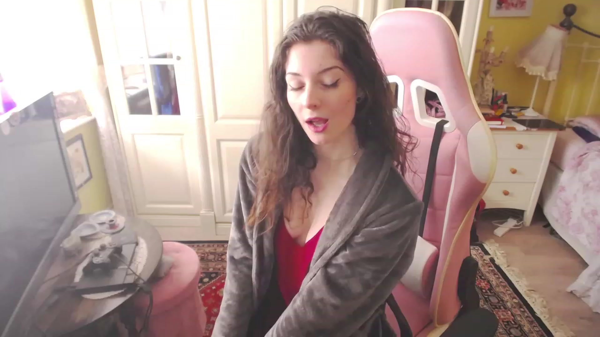 Gallery image thumbnail from viola__'s myfreecams stream on, 03/08/2023, 15:42 image 2 of 20