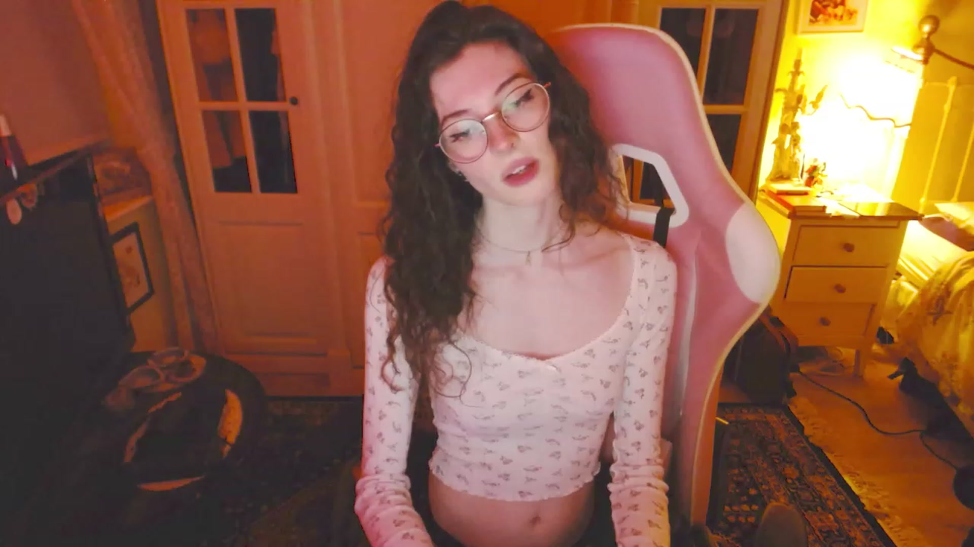 Gallery image thumbnail from viola__'s myfreecams stream on, 03/09/2023, 21:09 image 6 of 20