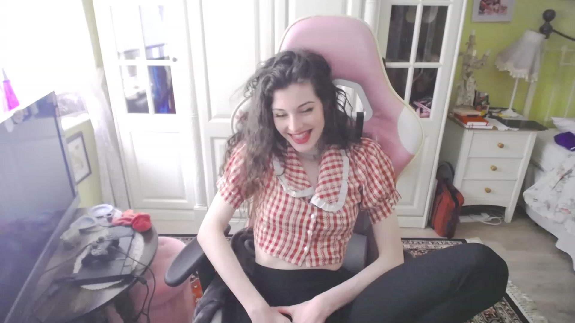 Gallery image thumbnail from viola__'s myfreecams stream on, 03/10/2023, 17:30 image 2 of 20