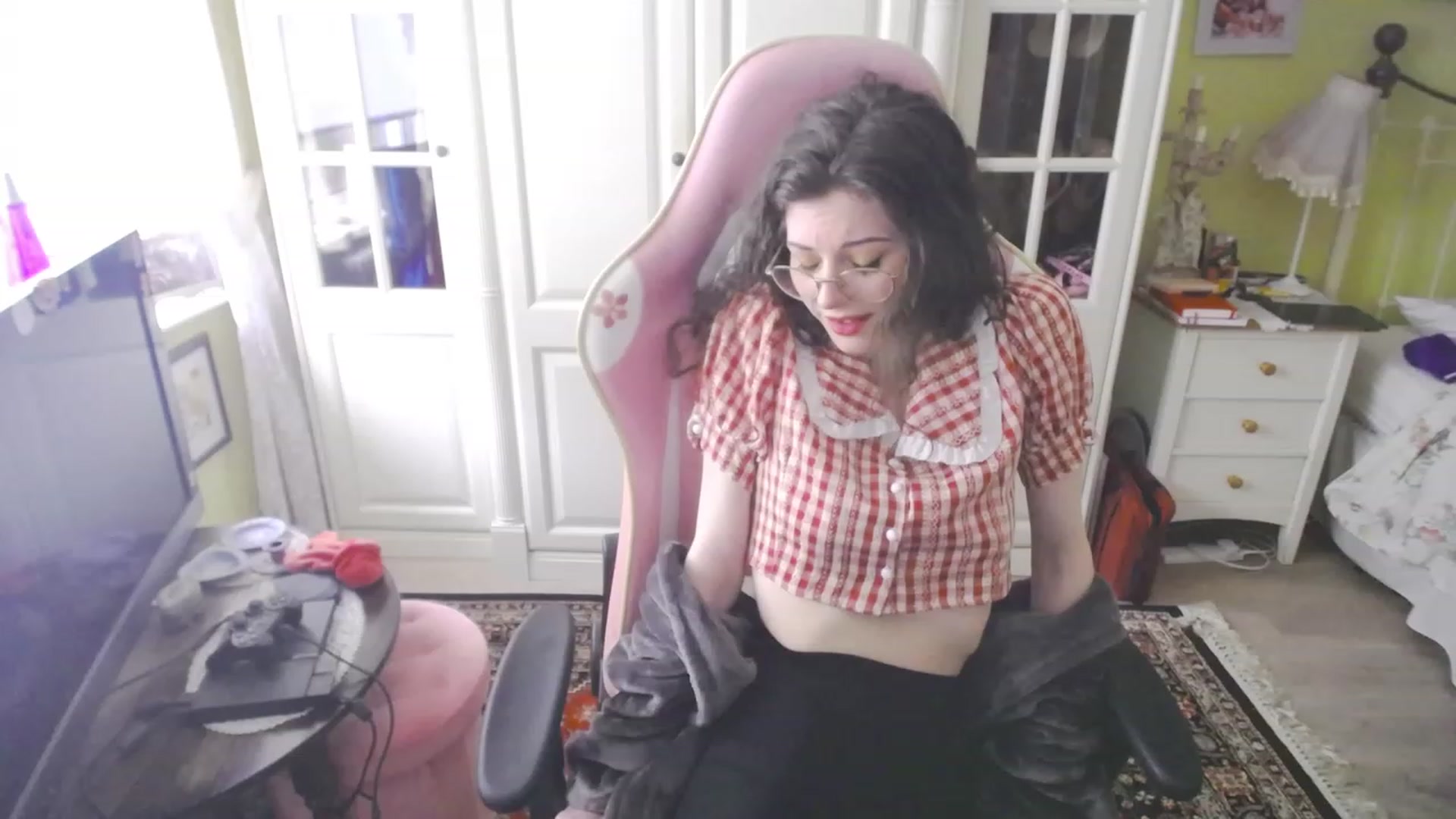 Gallery image thumbnail from viola__'s myfreecams stream on, 03/10/2023, 17:30 image 1 of 20