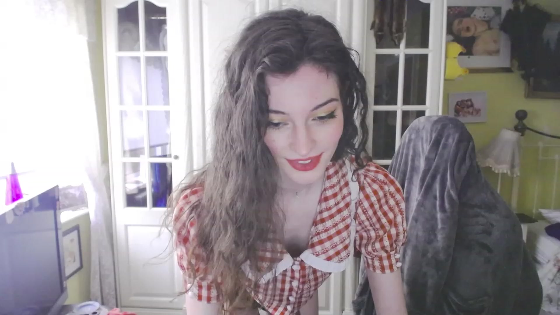 Gallery image thumbnail from viola__'s myfreecams stream on, 03/10/2023, 17:30 image 15 of 20