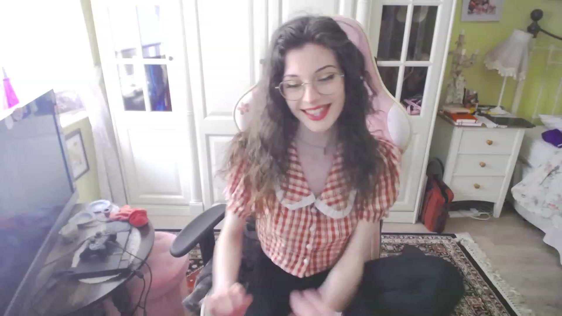 Gallery image thumbnail from viola__'s myfreecams stream on, 03/10/2023, 17:30 image 3 of 20