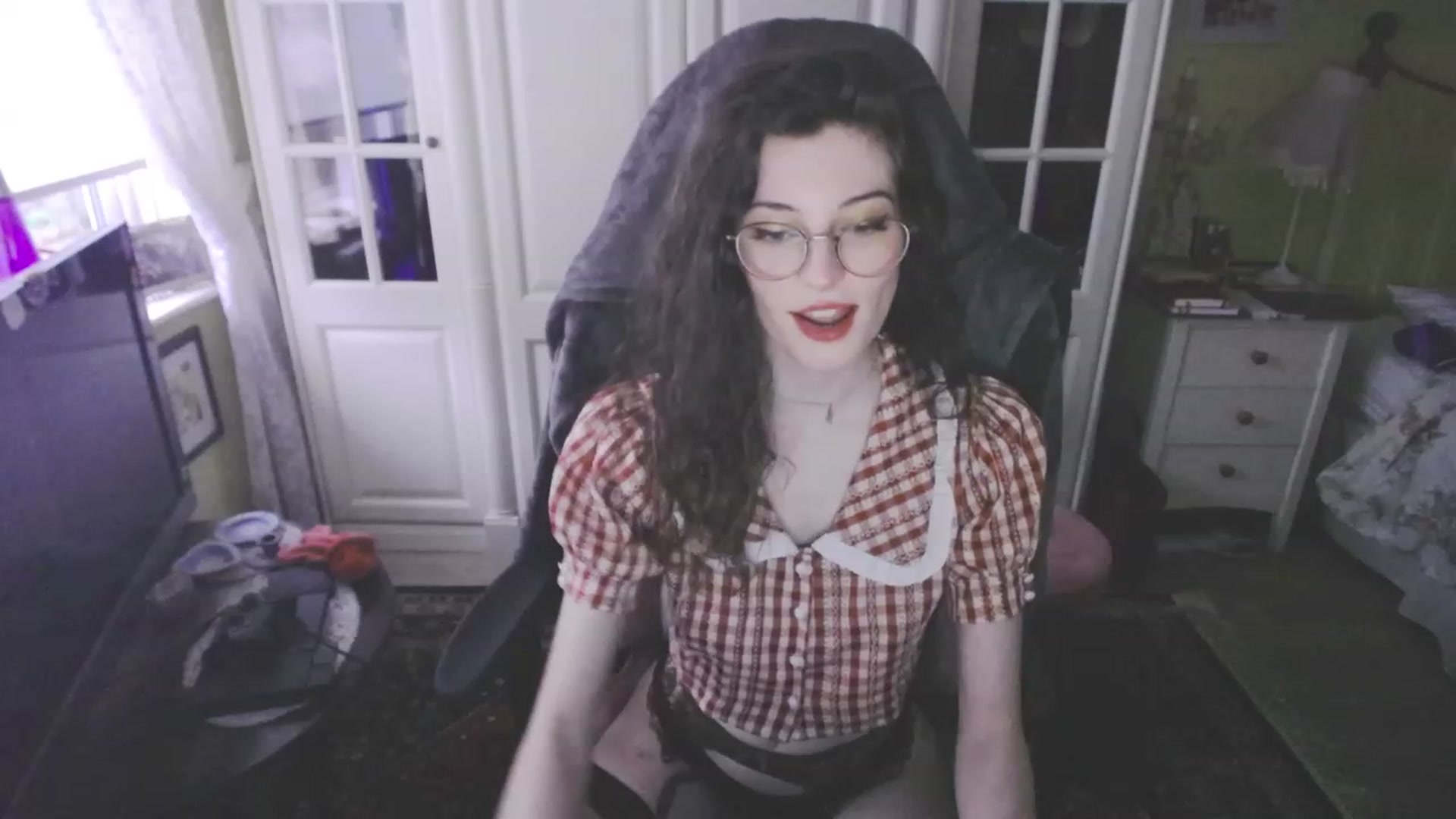 Gallery image thumbnail from viola__'s myfreecams stream on, 03/10/2023, 17:58 image 18 of 20