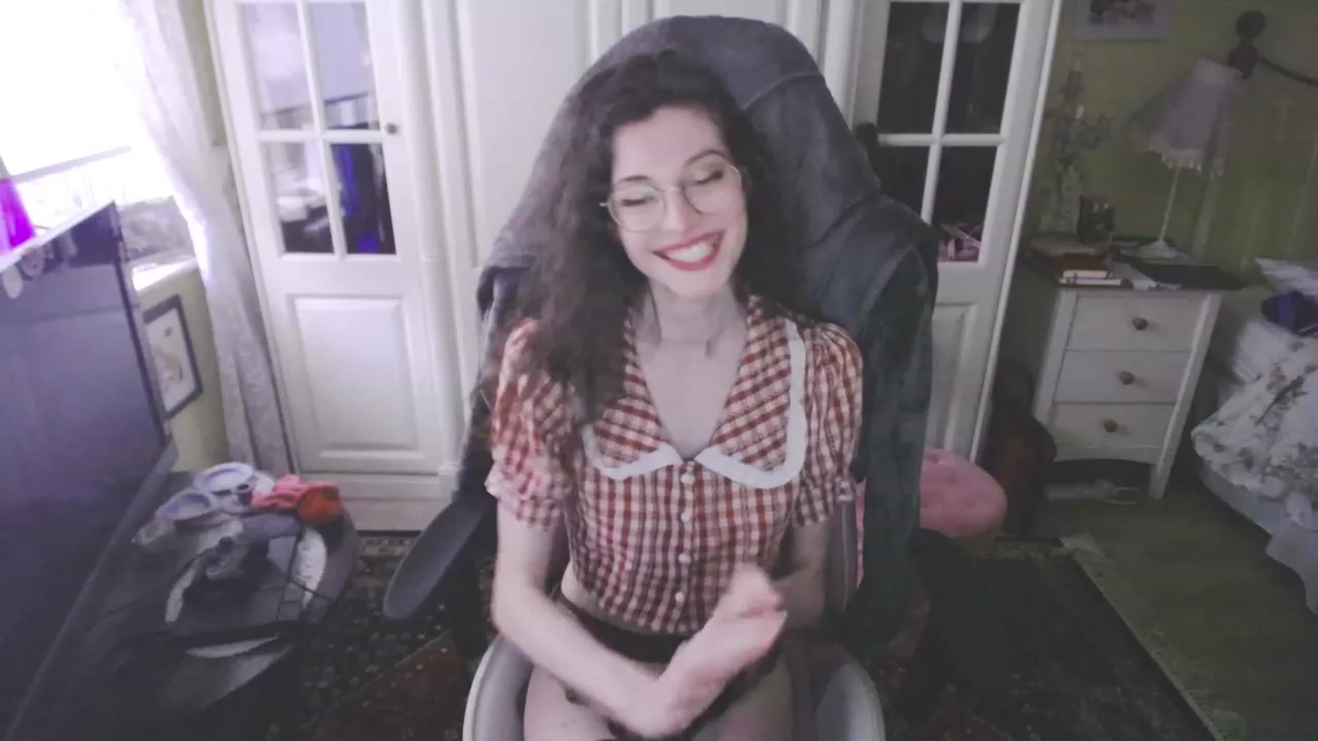 Gallery image thumbnail from viola__'s myfreecams stream on, 03/10/2023, 17:58 image 12 of 20