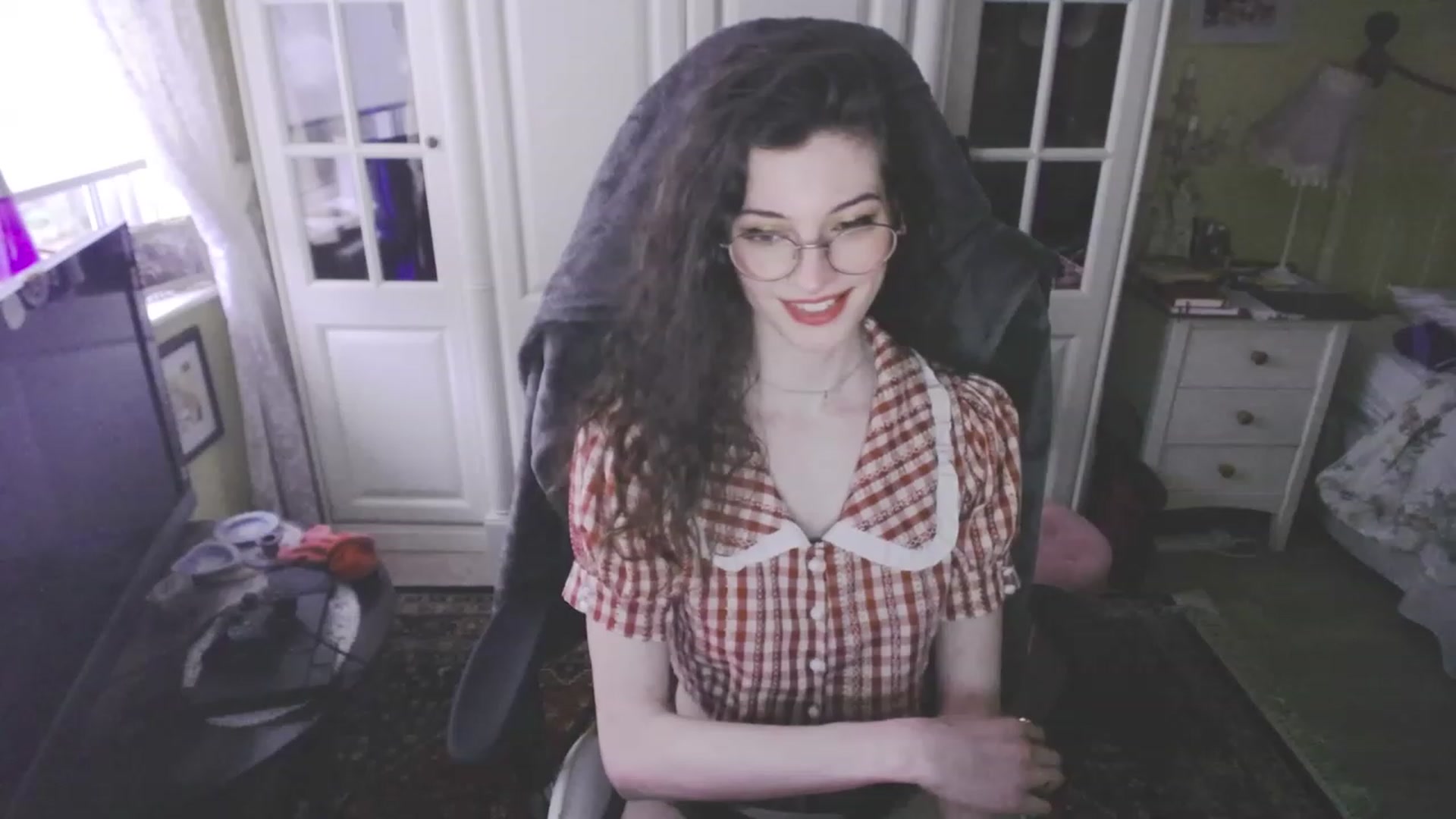 Gallery image thumbnail from viola__'s myfreecams stream on, 03/10/2023, 17:58 image 16 of 20