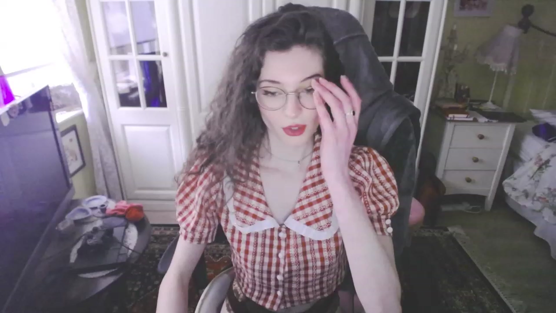 Gallery image thumbnail from viola__'s myfreecams stream on, 03/10/2023, 17:58 image 9 of 20