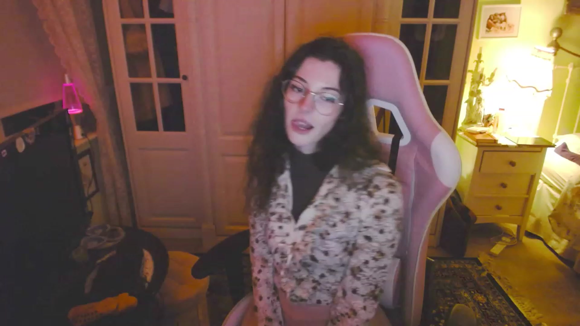 Gallery image thumbnail from viola__'s myfreecams stream on, 03/15/2023, 21:42 image 12 of 20