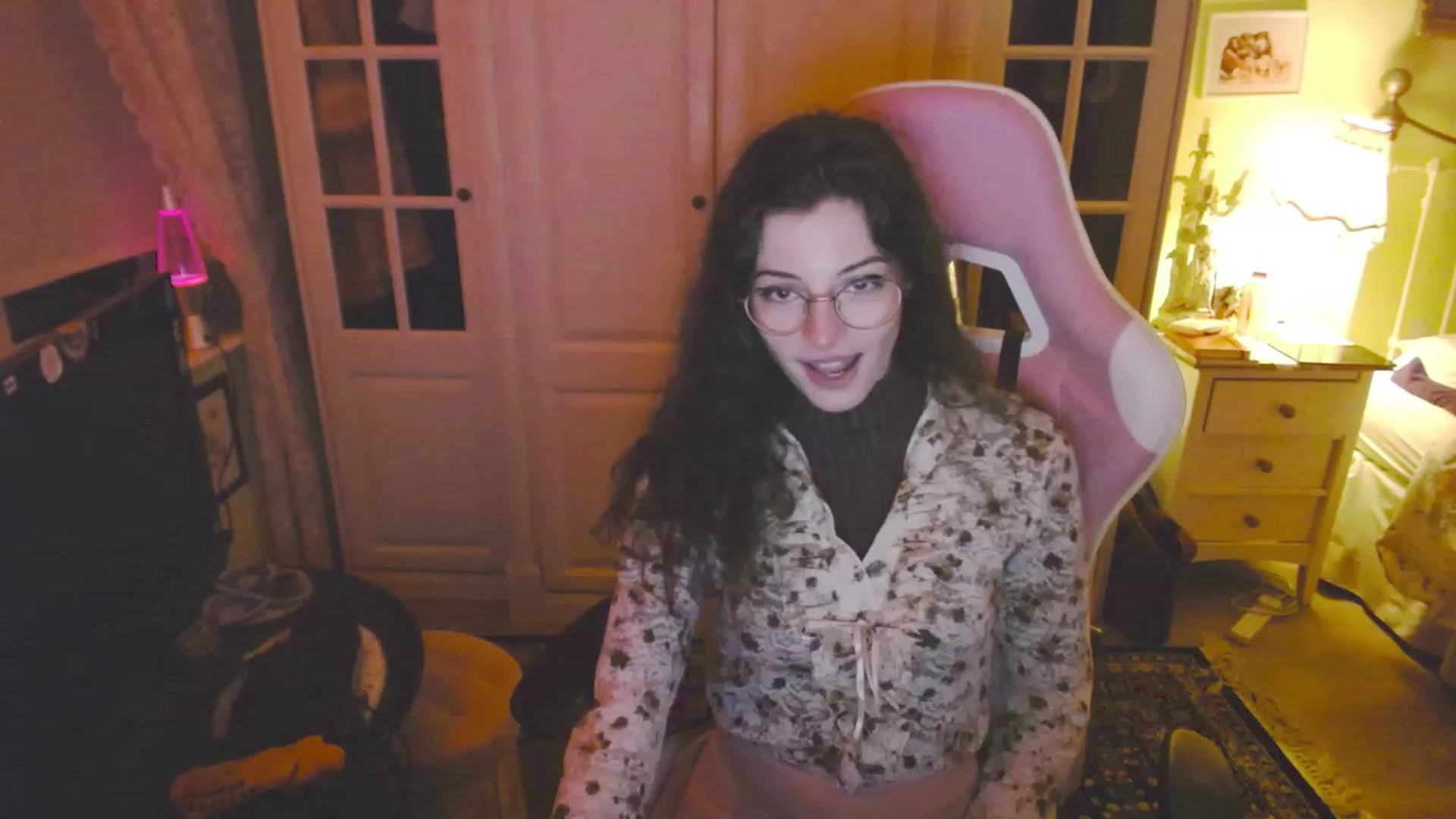 Gallery image thumbnail from viola__'s myfreecams stream on, 03/15/2023, 21:42 image 11 of 20