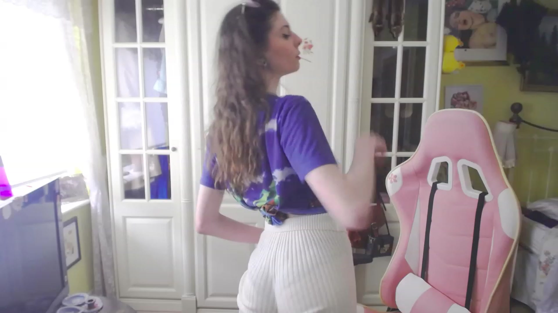 Gallery image thumbnail from viola__'s myfreecams stream on, 03/16/2023, 15:40 image 10 of 20