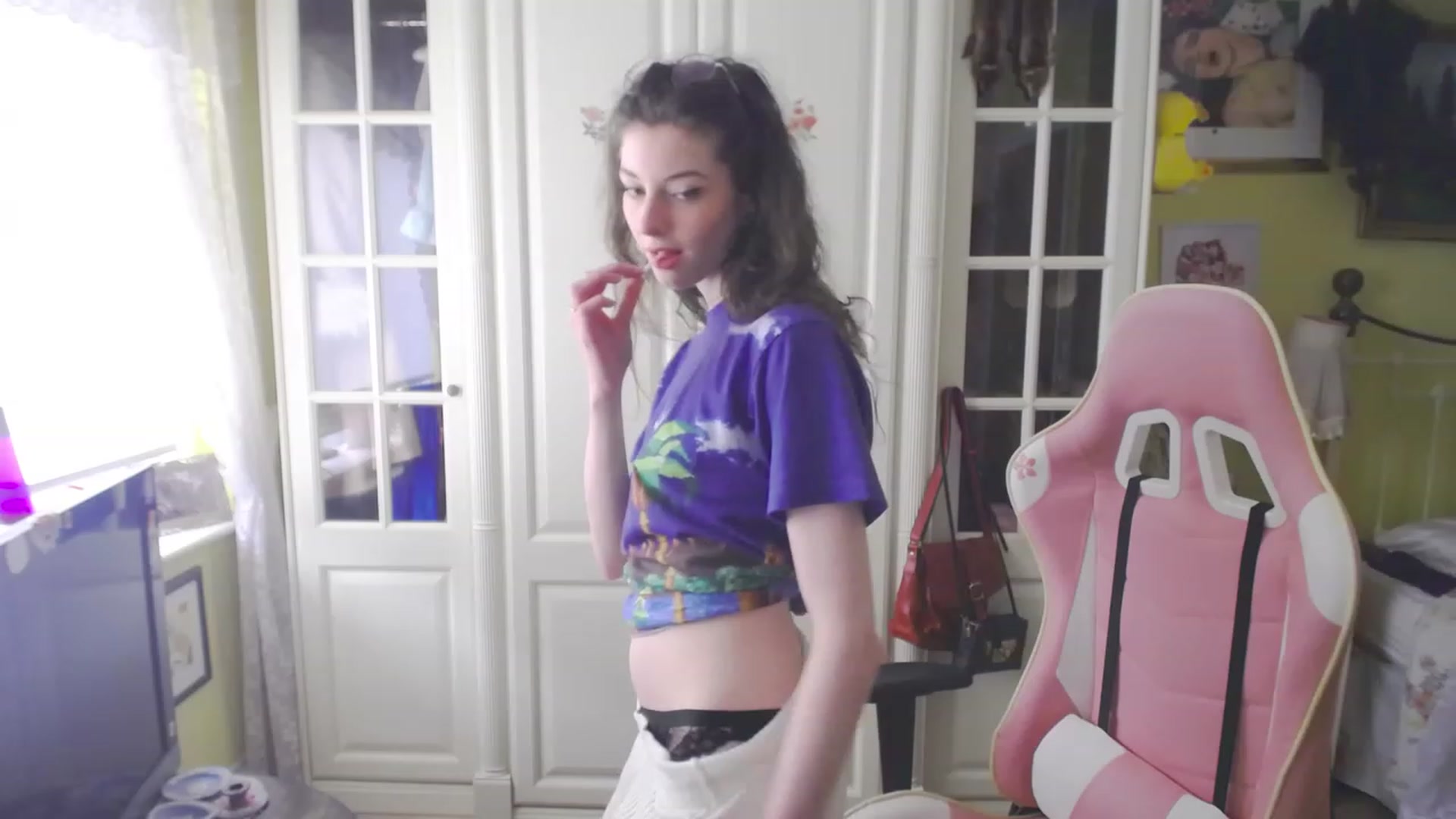 Gallery image thumbnail from viola__'s myfreecams stream on, 03/16/2023, 15:40 image 8 of 20