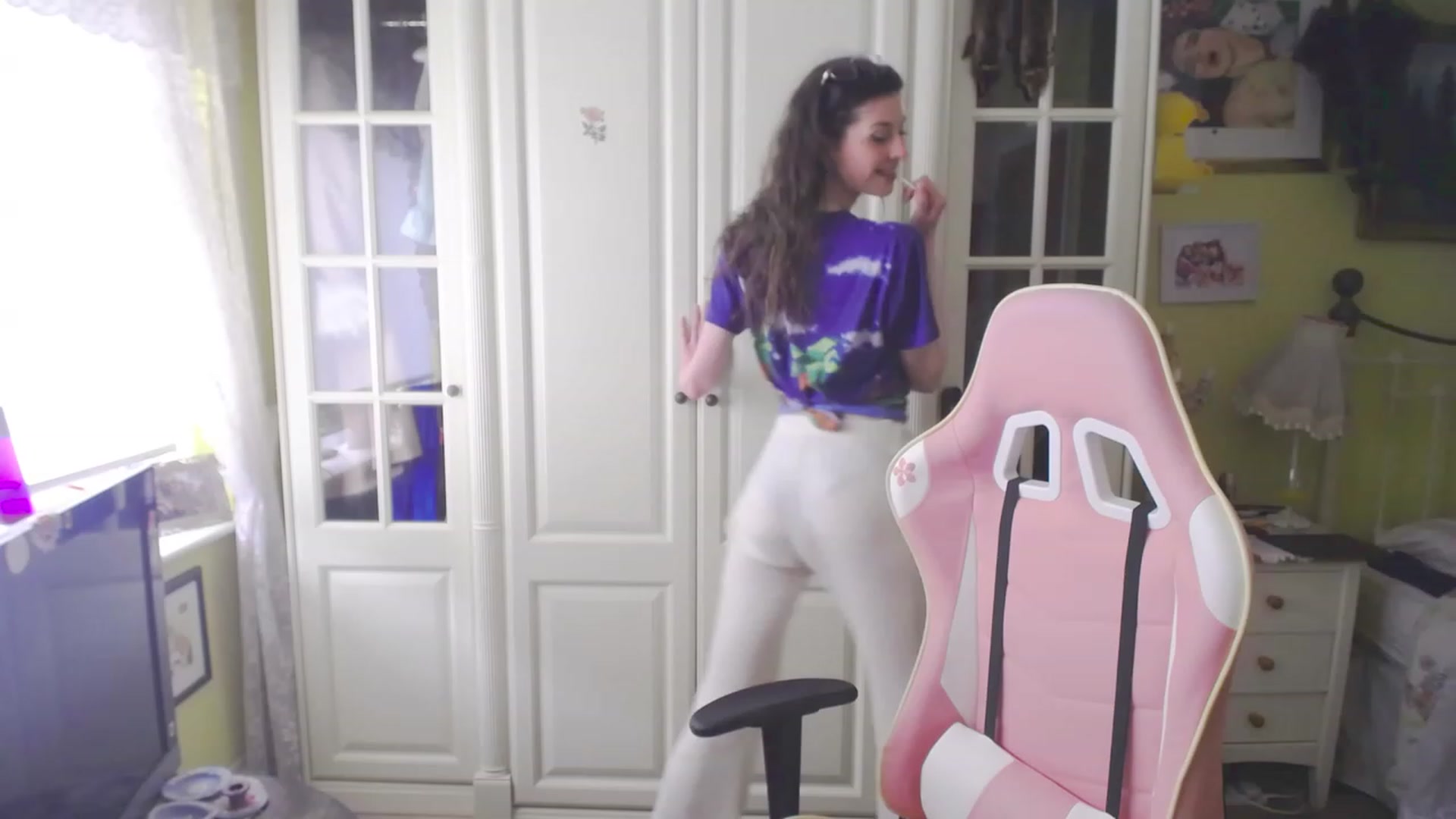 Gallery image thumbnail from viola__'s myfreecams stream on, 03/16/2023, 15:40 image 5 of 20