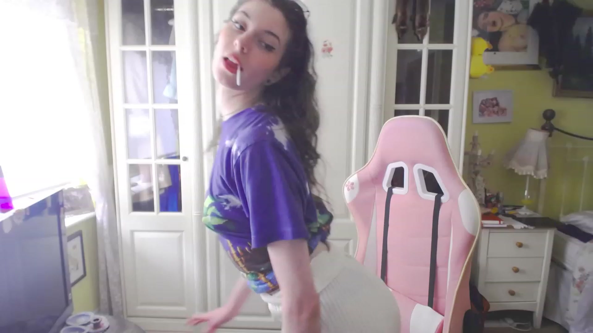 Gallery image thumbnail from viola__'s myfreecams stream on, 03/16/2023, 15:40 image 13 of 20