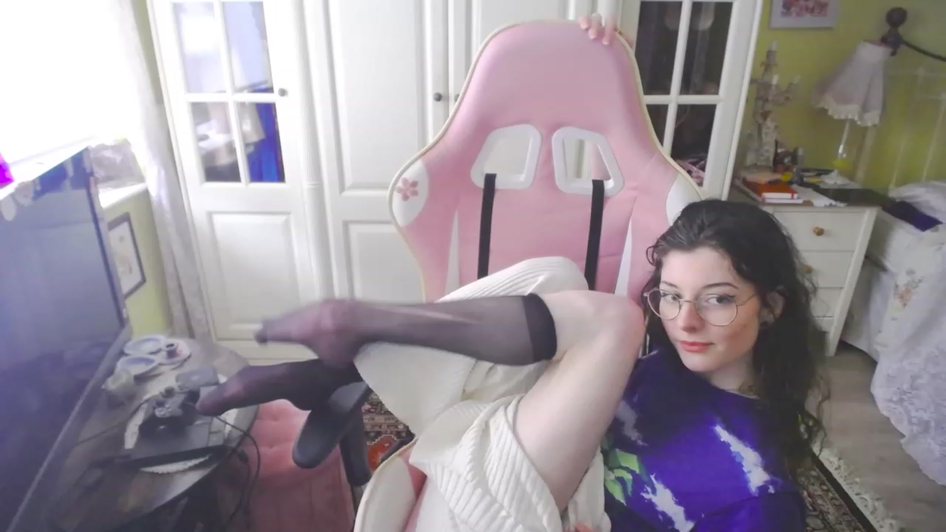 Gallery image thumbnail from viola__'s myfreecams stream on, 03/16/2023, 16:32 image 7 of 20