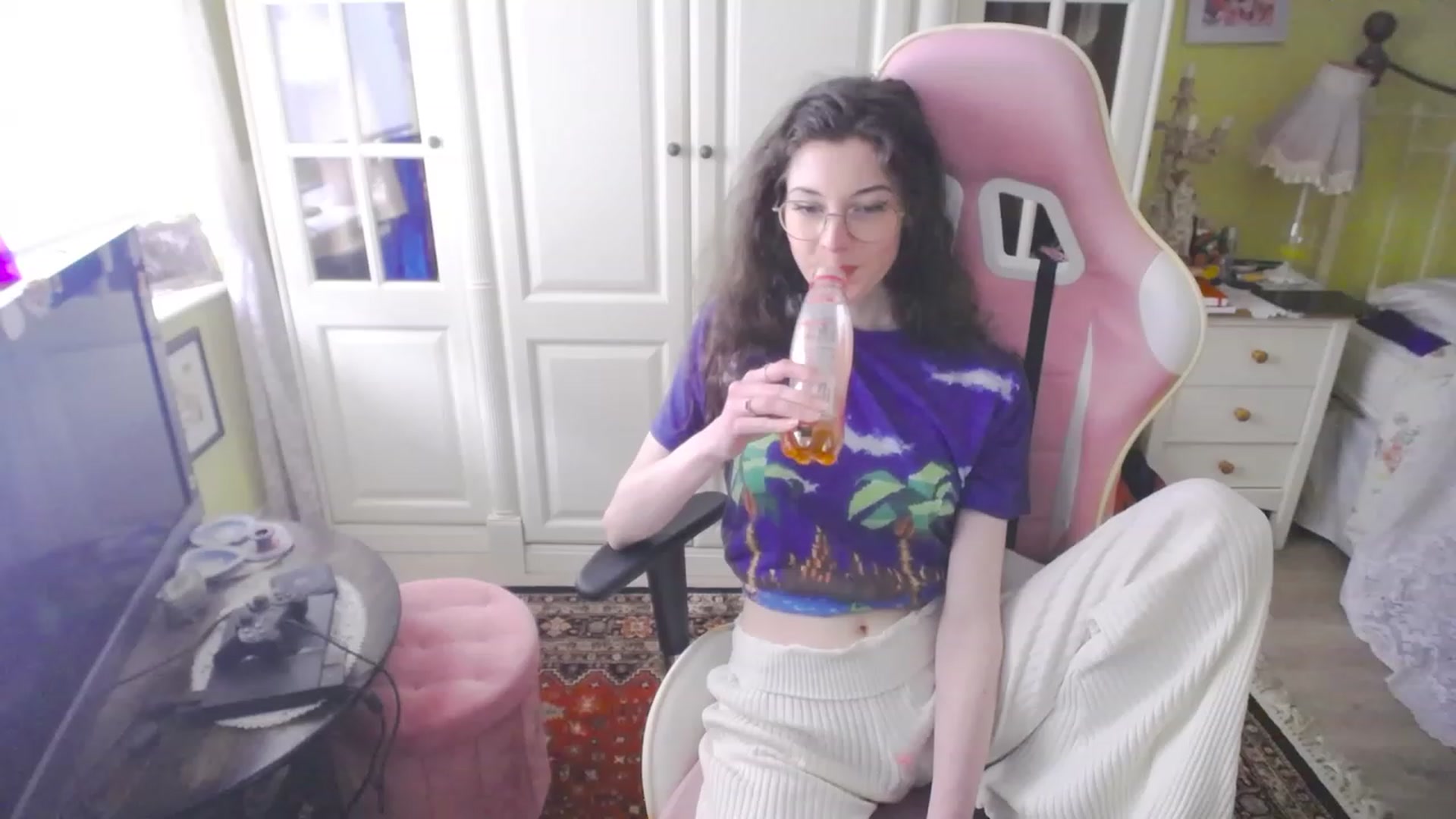 Gallery image thumbnail from viola__'s myfreecams stream on, 03/16/2023, 16:32 image 14 of 20