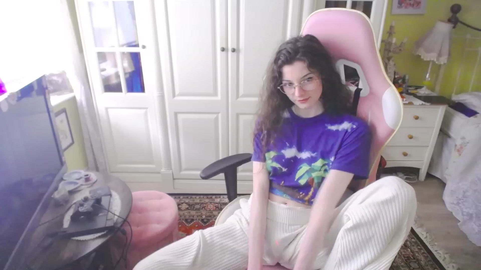Gallery image thumbnail from viola__'s myfreecams stream on, 03/16/2023, 16:32 image 13 of 20
