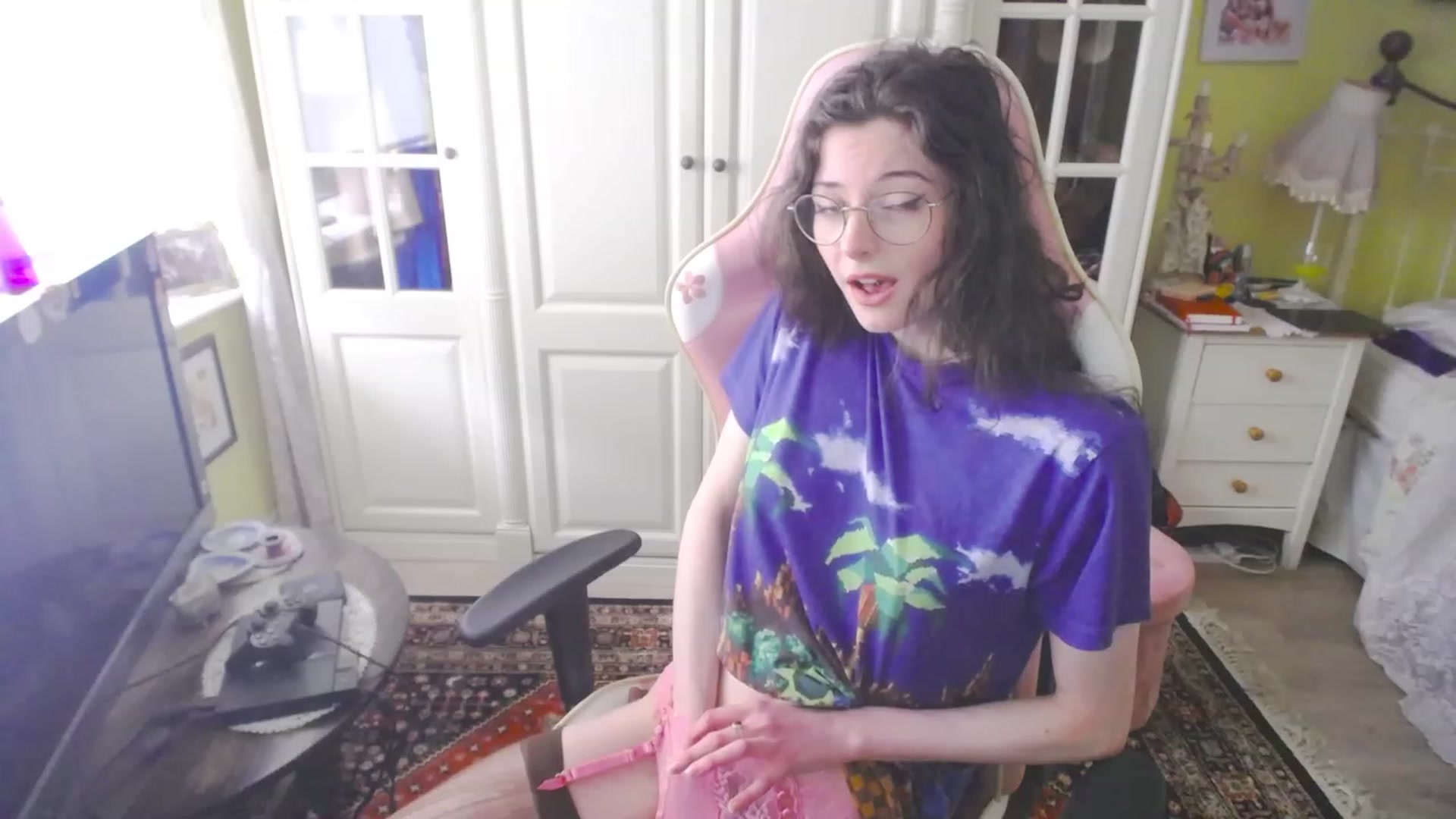 Gallery image thumbnail from viola__'s myfreecams stream on, 03/16/2023, 17:51 image 14 of 20