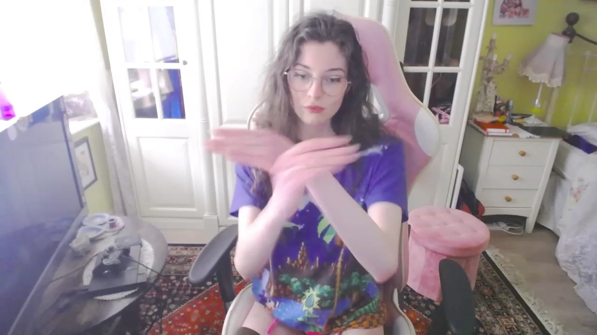 Gallery image thumbnail from viola__'s myfreecams stream on, 03/16/2023, 17:51 image 16 of 20
