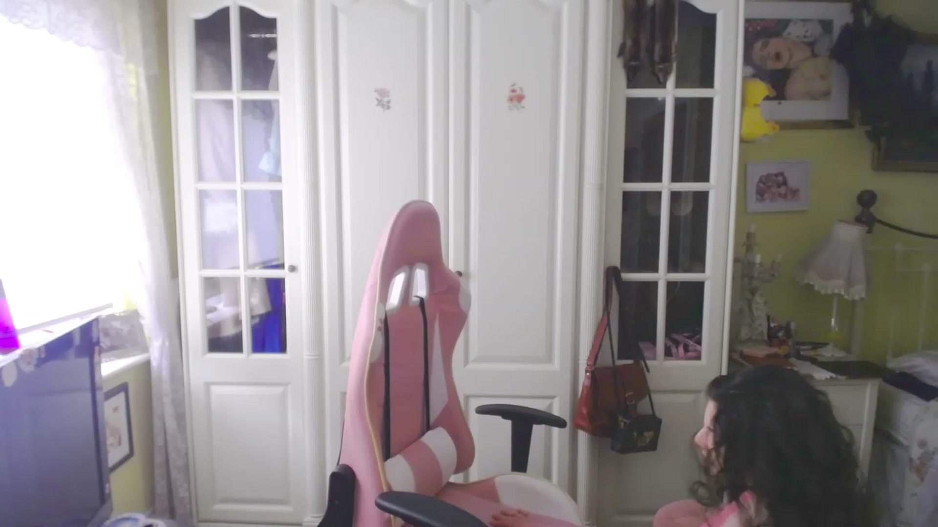 Gallery image thumbnail from viola__'s myfreecams stream on, 03/16/2023, 17:51 image 4 of 20