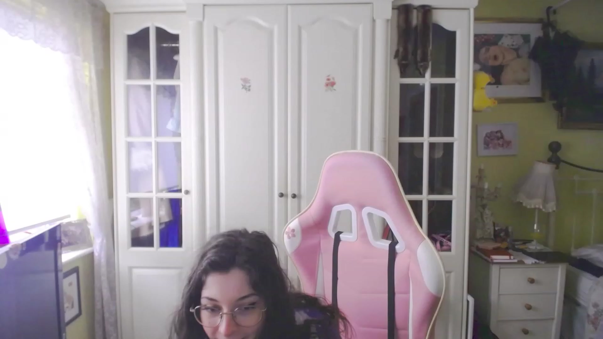 Gallery image thumbnail from viola__'s myfreecams stream on, 03/16/2023, 17:51 image 1 of 20