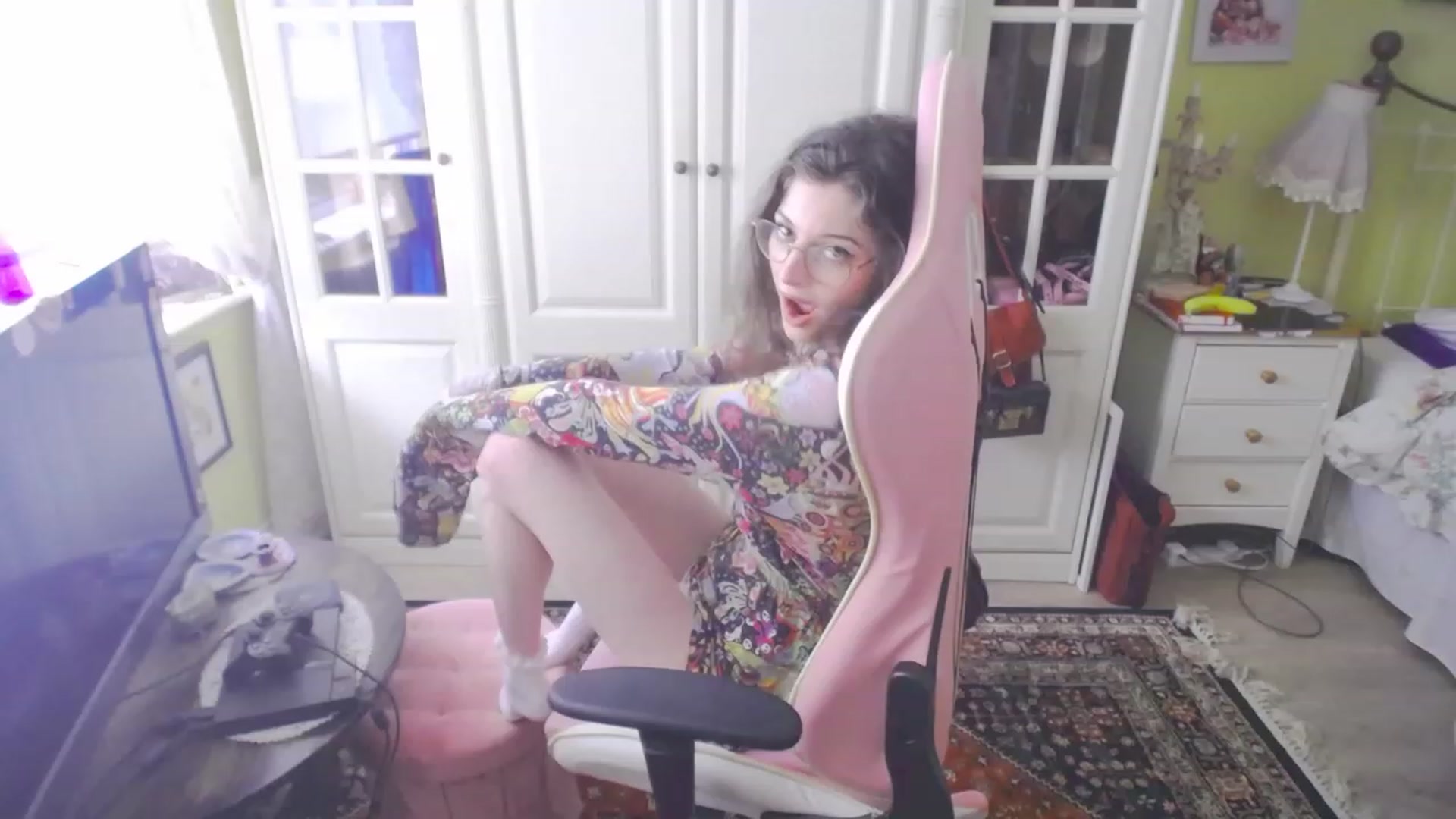 Gallery image thumbnail from viola__'s myfreecams stream on, 03/17/2023, 16:39 image 13 of 20