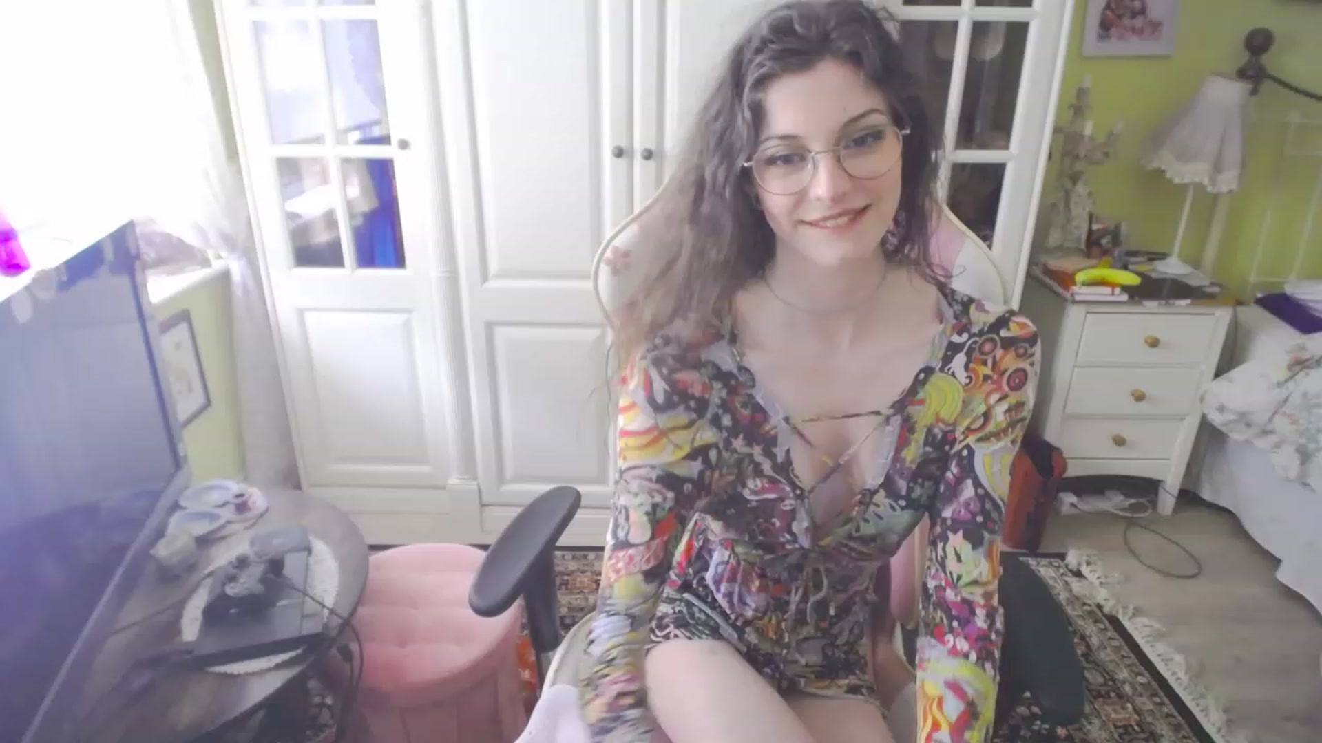 Gallery image thumbnail from viola__'s myfreecams stream on, 03/17/2023, 16:39 image 8 of 20