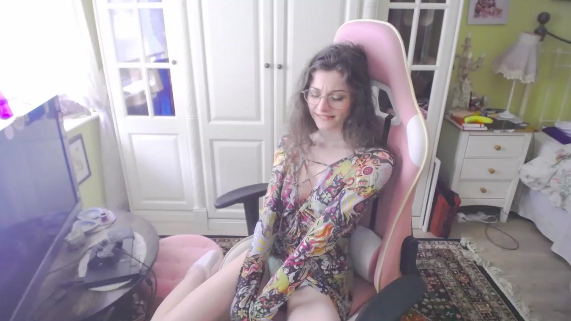 Gallery image thumbnail from viola__'s myfreecams stream on, 03/17/2023, 16:39 image 14 of 20