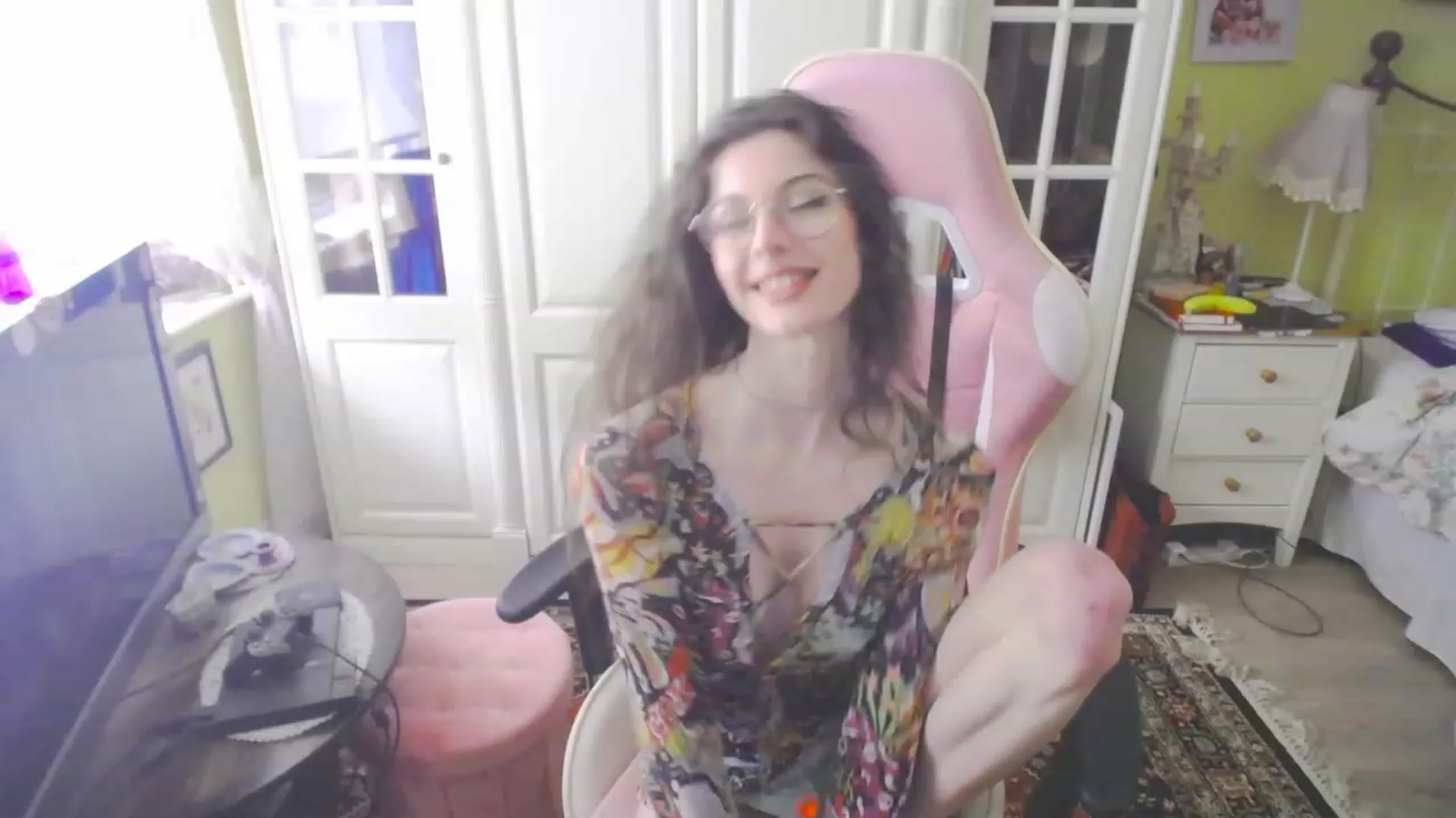 Gallery image thumbnail from viola__'s myfreecams stream on, 03/17/2023, 16:39 image 4 of 20