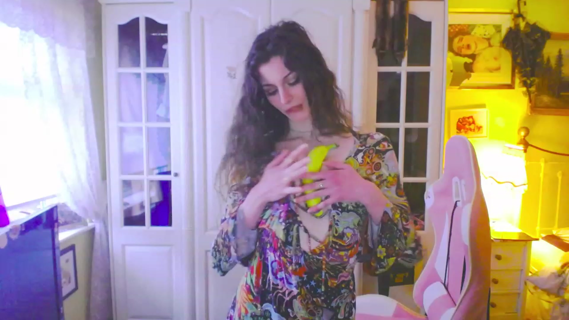 Gallery image thumbnail from viola__'s myfreecams stream on, 03/17/2023, 18:31 image 16 of 20