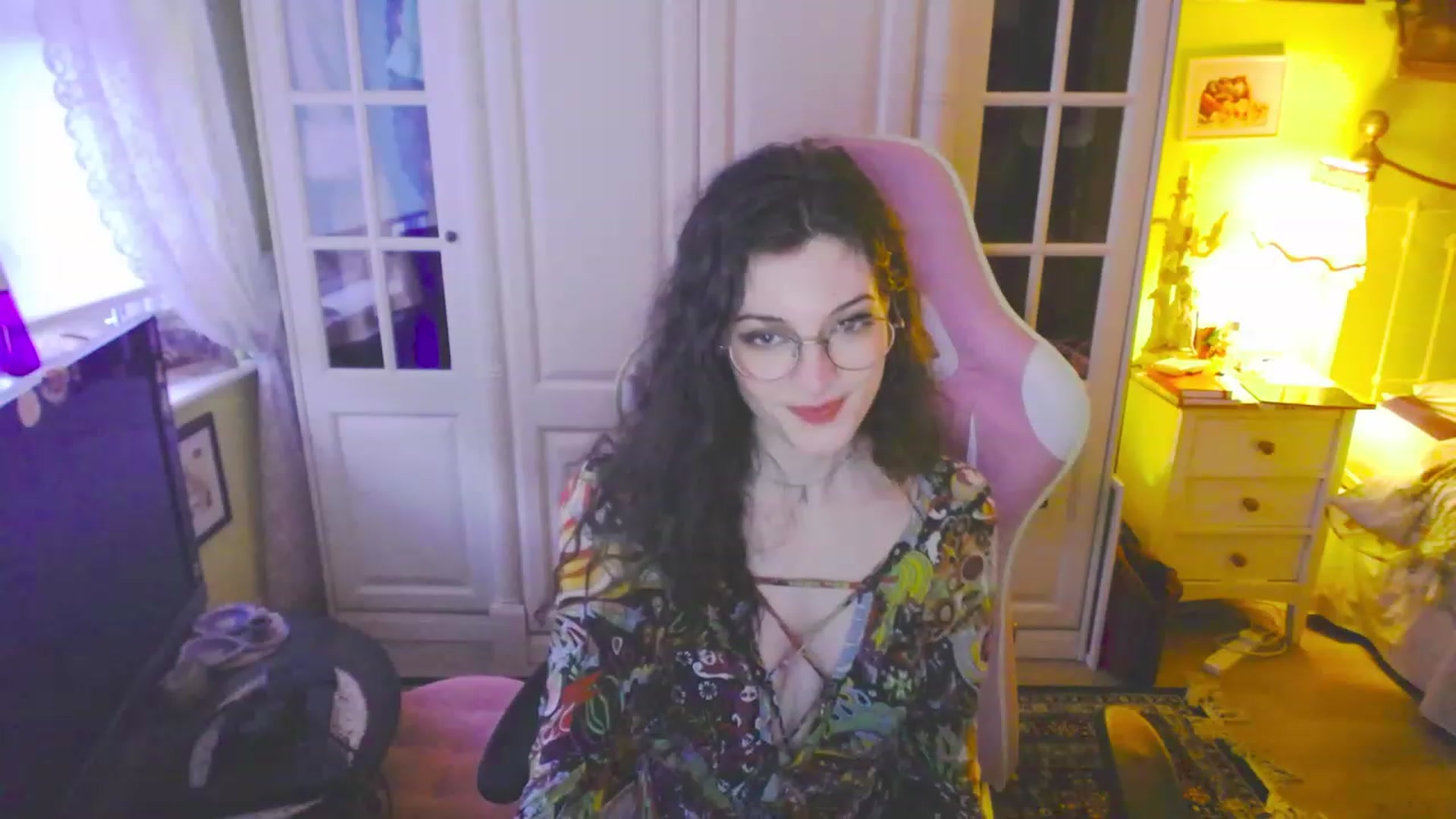 Gallery image thumbnail from viola__'s myfreecams stream on, 03/17/2023, 18:31 image 19 of 20