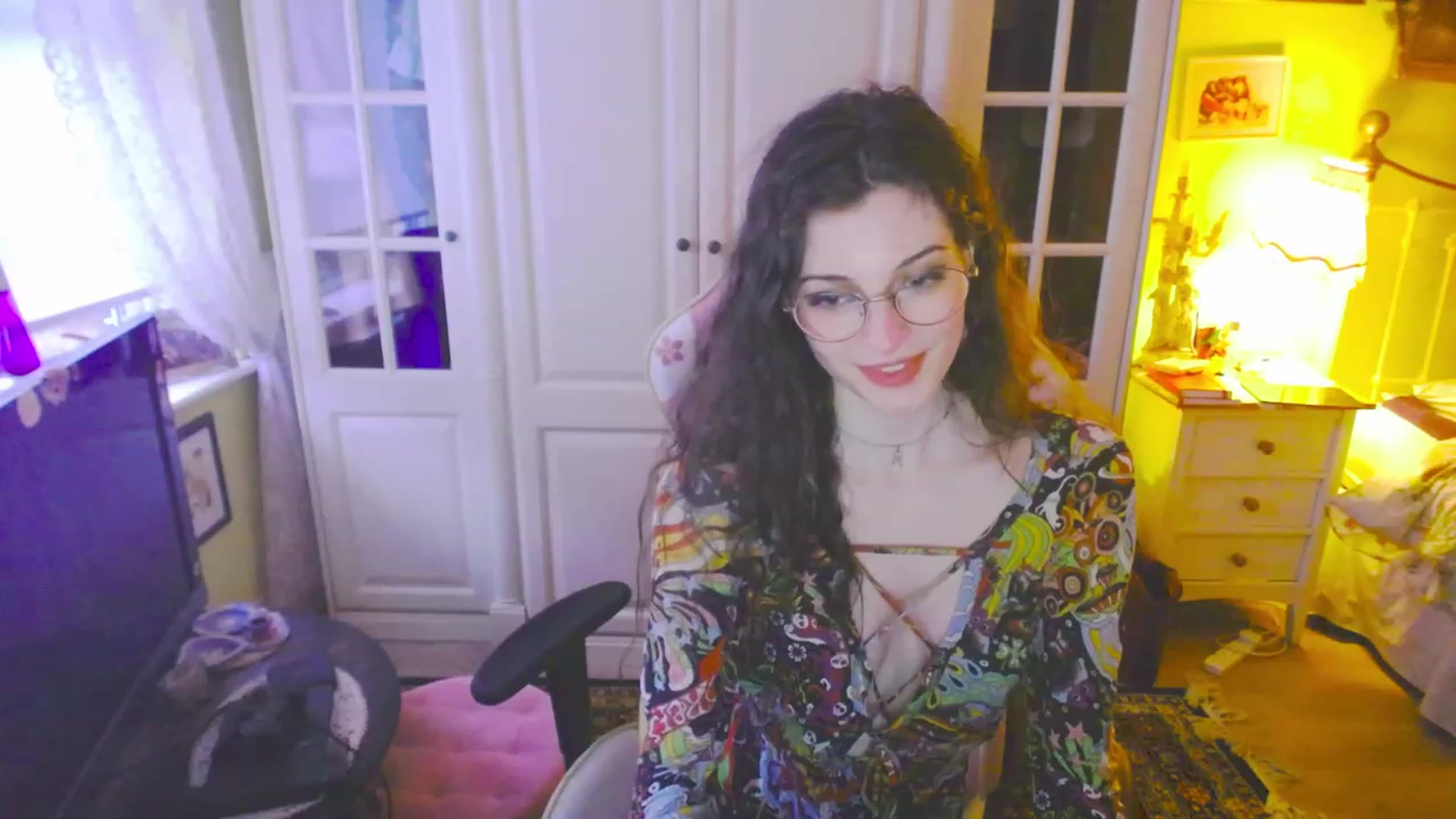 Gallery image thumbnail from viola__'s myfreecams stream on, 03/17/2023, 18:31 image 18 of 20